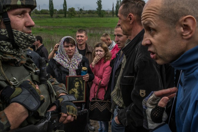 May 2, 2014. A pro-Russian villager argues with Ukrainian soldiers after the troops were blocked at a checkpoint outside Slovyansk, in eastern Ukraine. (Mauricio Lima for The New York Times)