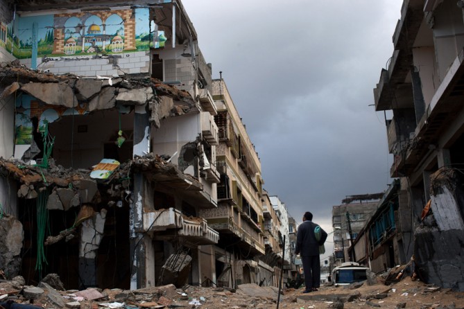 A man viewing the damage to an apartment building in Gaza City. (November 23, 2012)