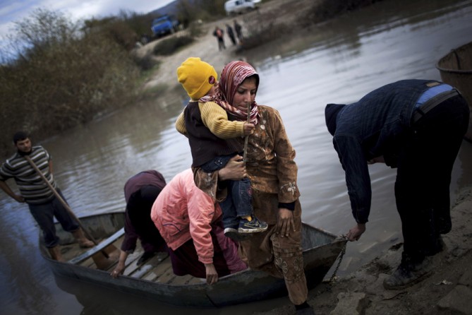 Syrian refugees cross from Syria to Turkey via the Orontes River, near the village of Hacipasa, Turkey, Dec. 8, 2012. (Manu Brabo, Associated Press - December 8, 2012)