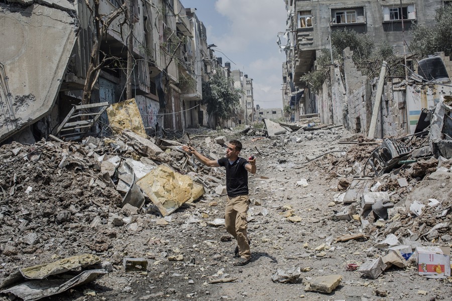 July 20, 2014. A brief cease-fire in the expansion of Israeli military operations allowed ambulance workers to enter the devastated Shajaiya neighborhood in eastern Gaza City, and the last remaining people who remained to flee. (Tyler Hicks/The New York Times)