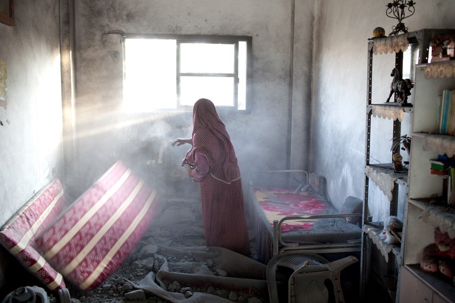 Clearing the debris from an apartment, part of a row struck in an overnight Israeli airstrike. (November 19, 2012)